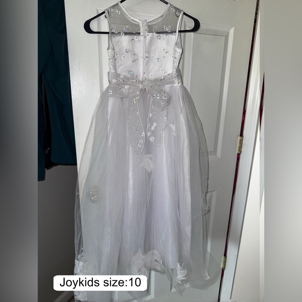 White Sleeveless Scoop Neck Flower Girl Dress